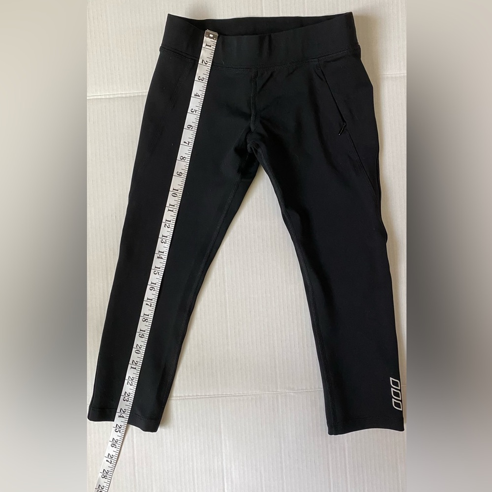 Lorna Jane Black Cropped Mid Rise Leggings XS
